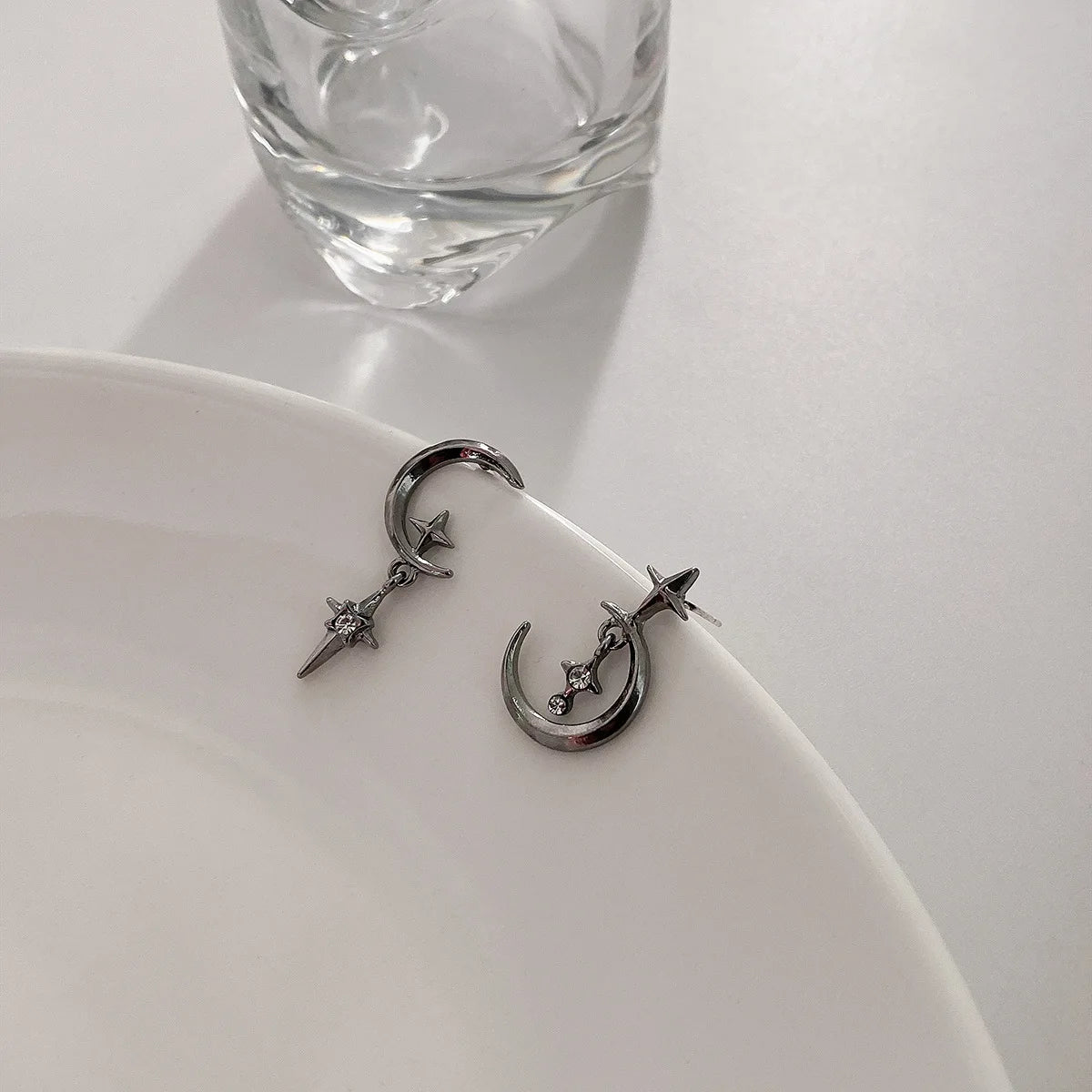 Riipuvat korvakorut kuu ja tähdet