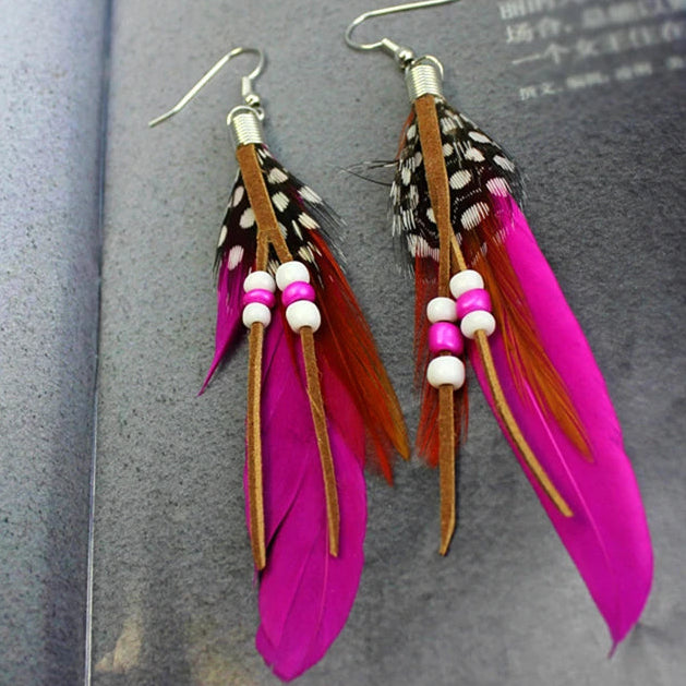 Apachityyliset fuksia-sulkakorvakorut