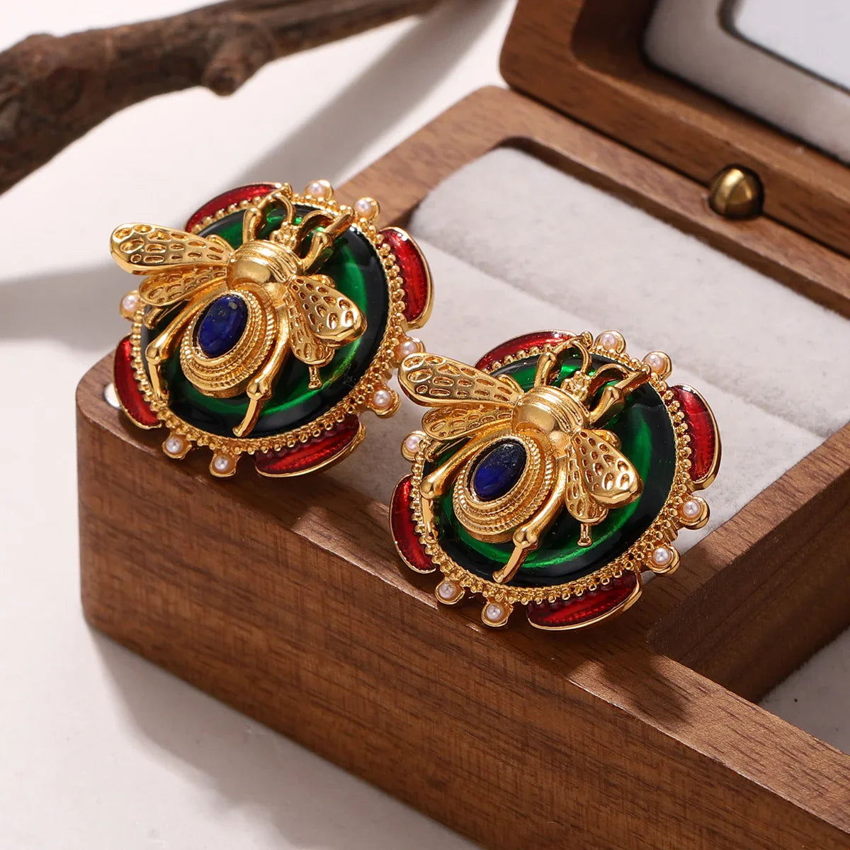 Pyöreät korvakorut mehiläinen vihreä