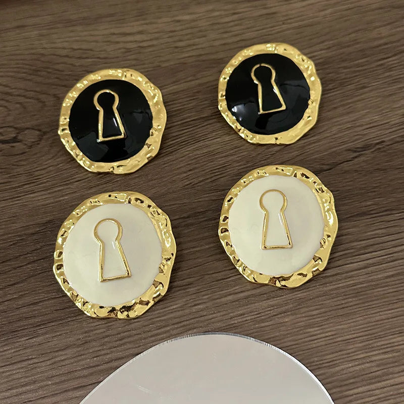 Pyöreät korvakorut avain 