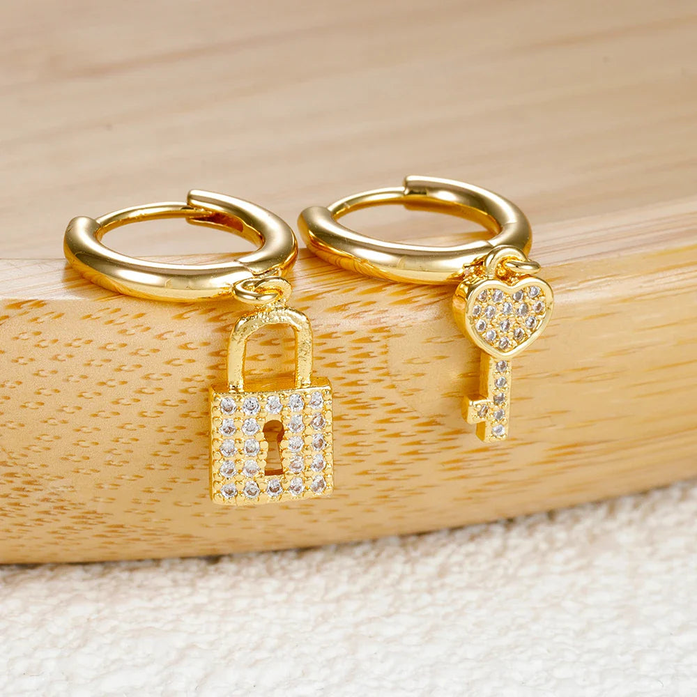 Vannekorvakorut avain ja lukko strassikivillä avain ja lukko kulta