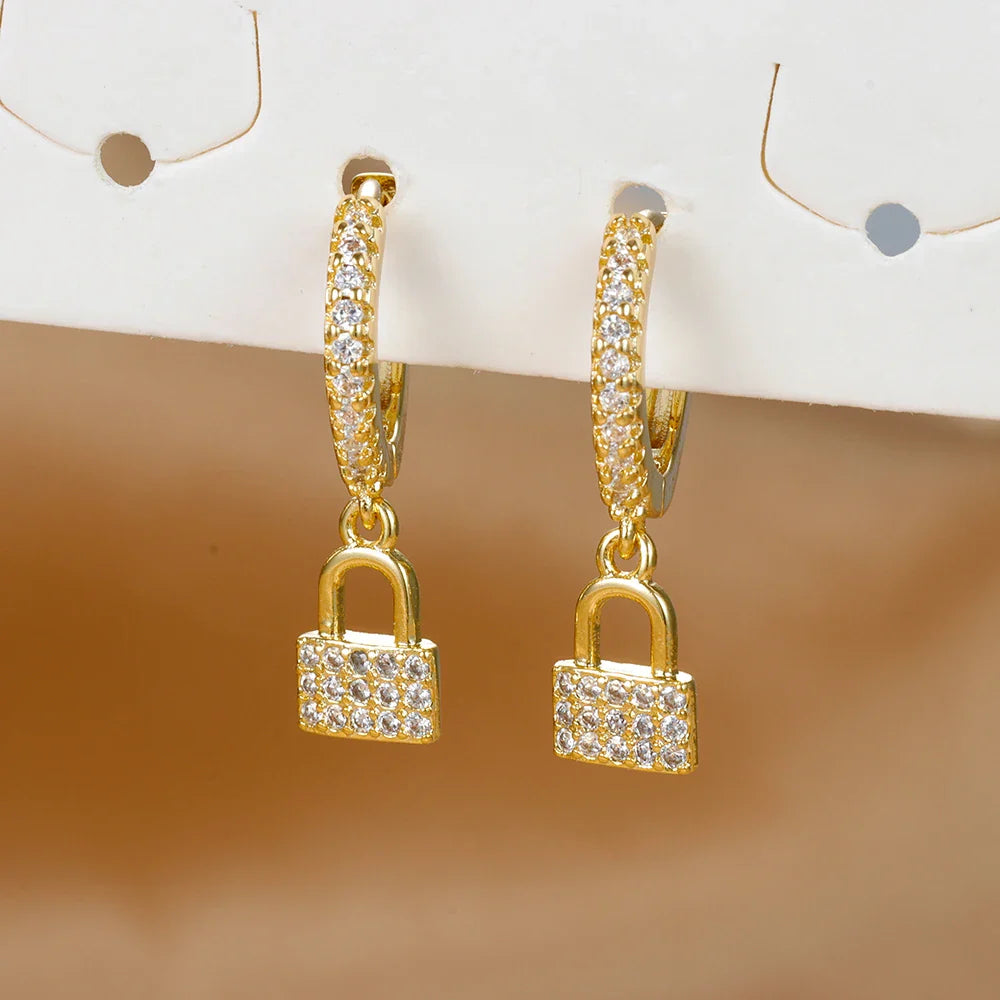 Vannekorvakorut avain ja lukko strassikivillä kulta