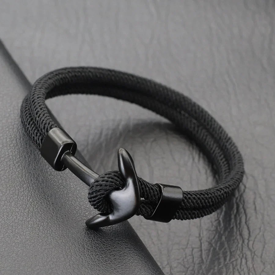 Musta musta ankkurirannekoru