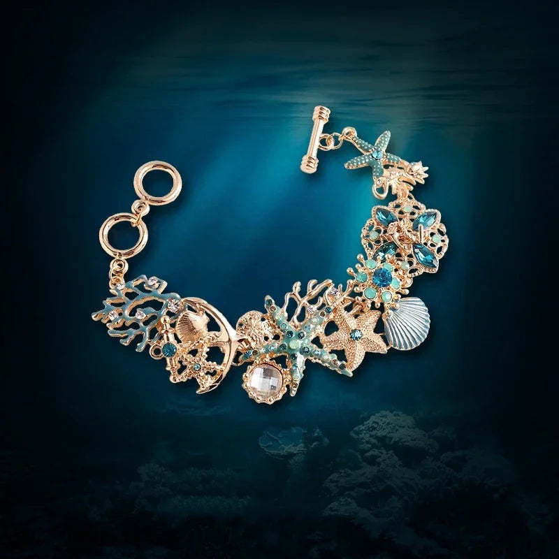 Rannekoru sinisillä värillisillä simpukoilla