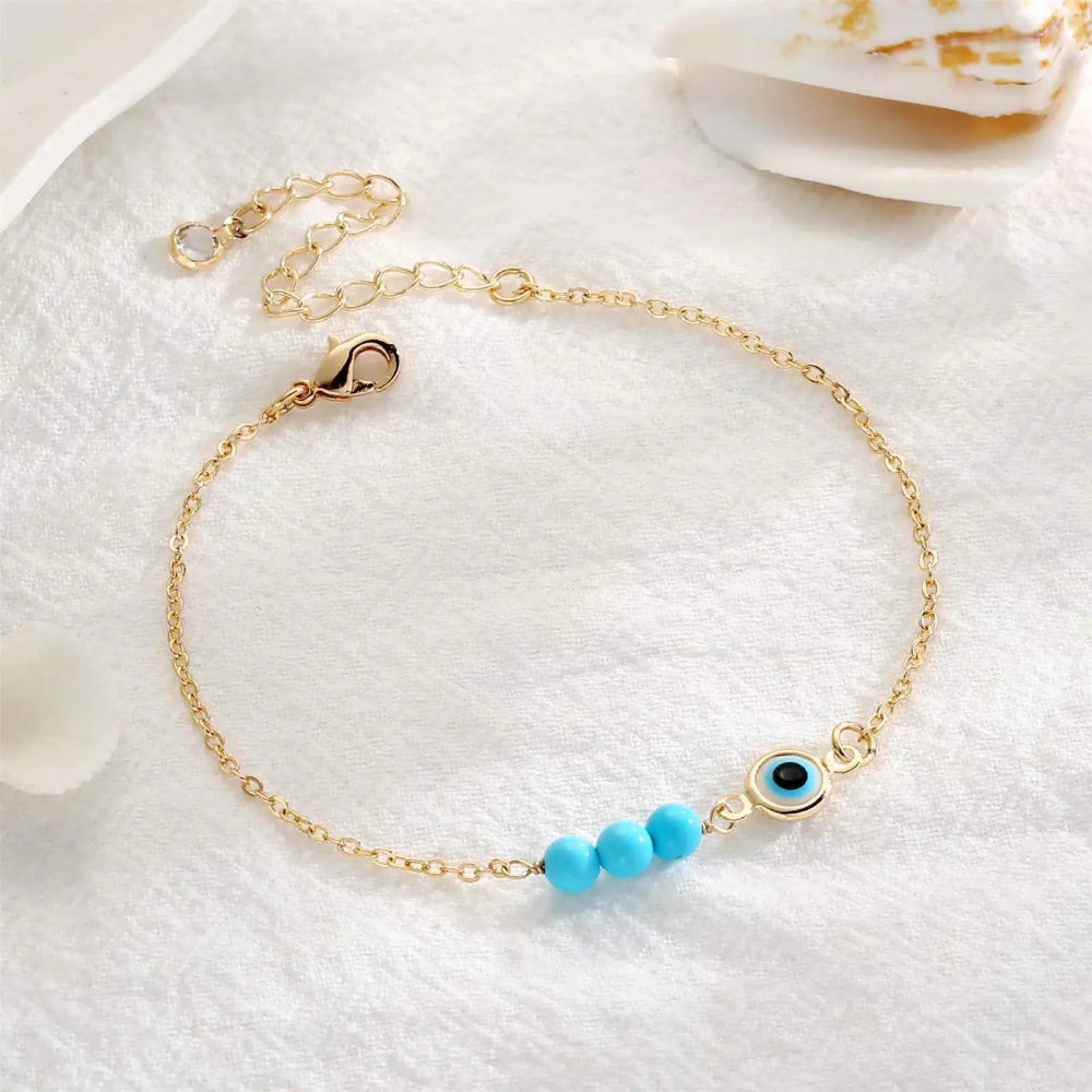 Rannekoru helmillä pahan silmän varalta