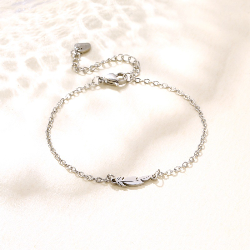 Rannekoru Höyhenellä Naisille 