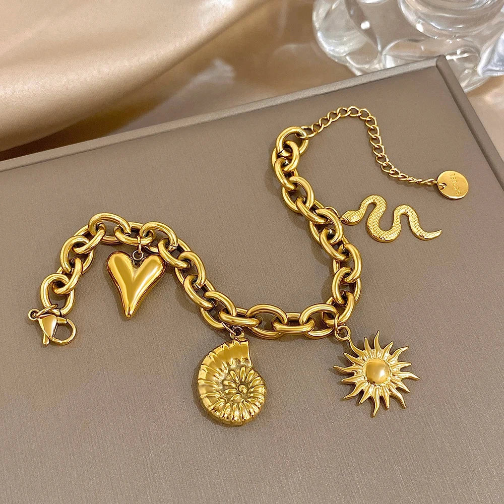 Rannekoru auringolla ja simpukoilla miehille tai naisille kulta