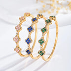 Rannekoru nelilehtisillä apiloilla, joissa on zirkoniaa ja sinisiä kiviä