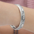 Buddhalainen rannekoru norsuilla