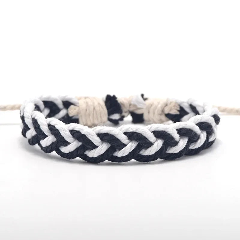 Brasilialainen käsintehty rannekoru luonnonvärit valkoinen ja musta