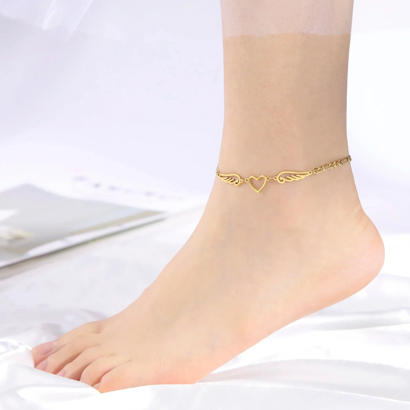 Sydän- ja enkelinsiipirannekoru kultainen