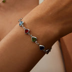 Emaloitu sydänrannekoru hopeanvärinen ja monivärinen
