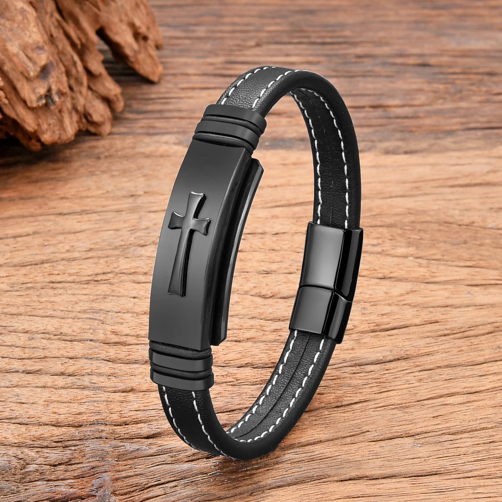Rannekoru Mustasta Nahasta Ristillä tyyli a musta