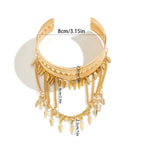 Naisten käsivarsiranneke höyhenillä 