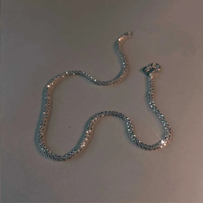 Tyylikäs hopeinen nilkkakoru