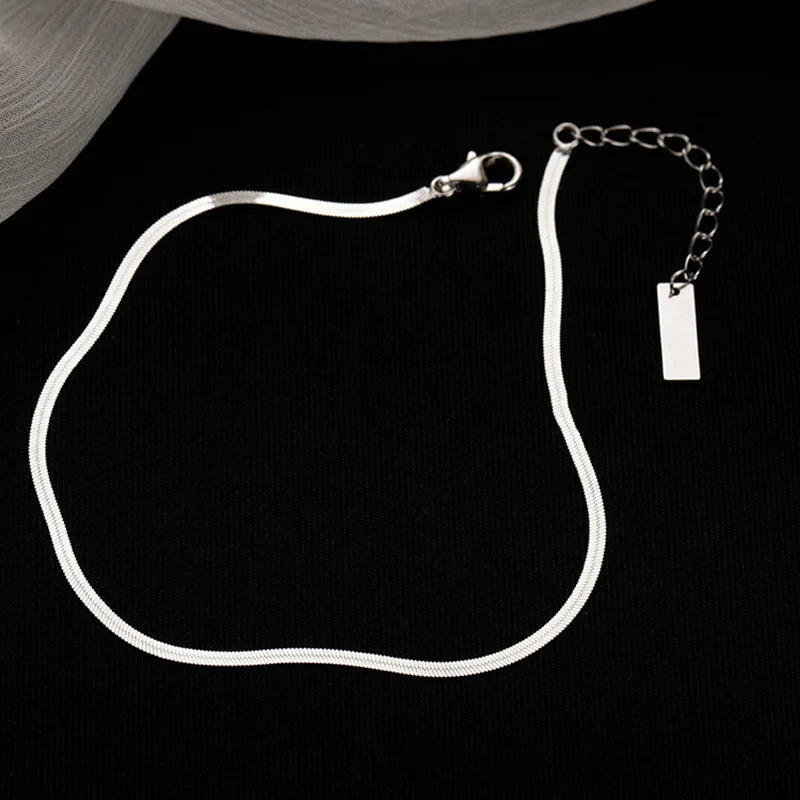 Klassinen nilkkakoru