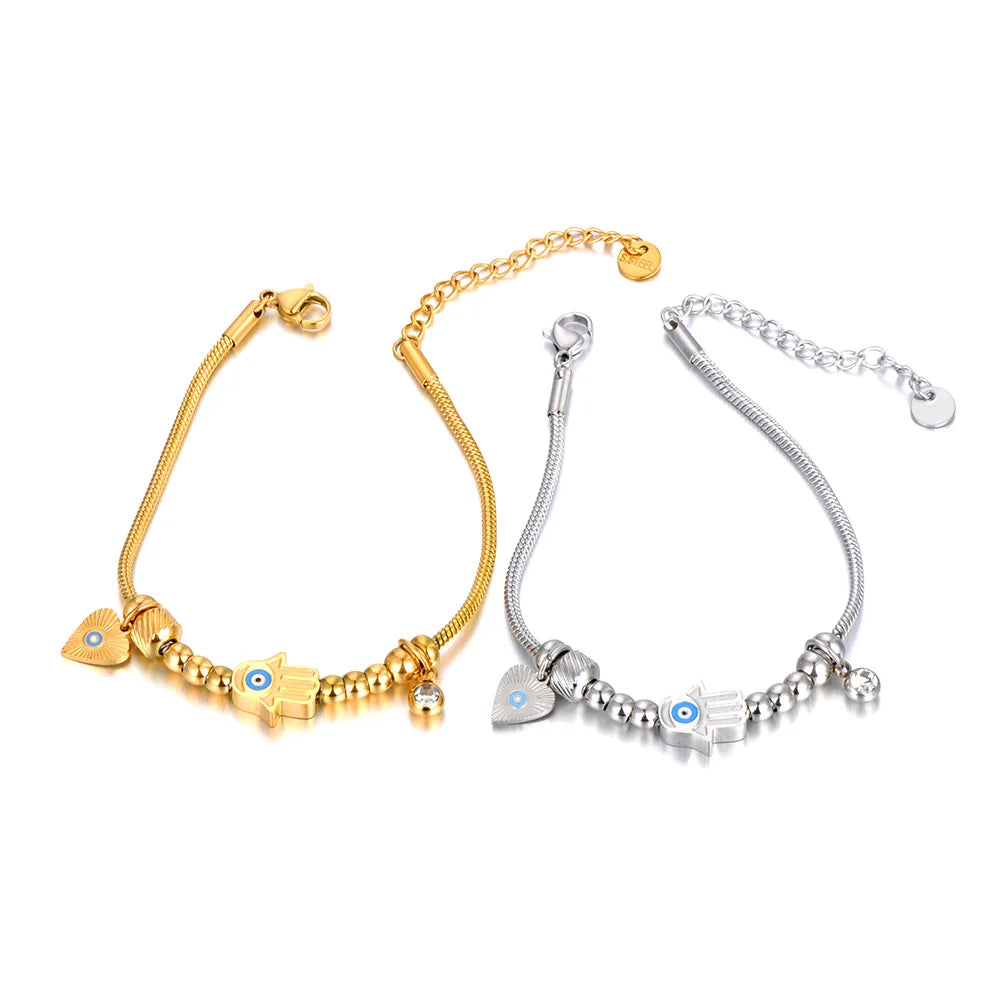 Suojaava rannekoru Fatman kädellä ja sinisellä silmällä