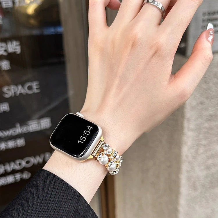 Korvaava ranneke Apple Watchille, jossa on strasseja ja kultaisia helmiä sekä helmiä