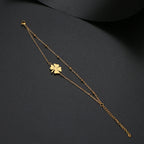 Kaksinkertainen rannekoru kultaisella nelilehtisellä apilalla