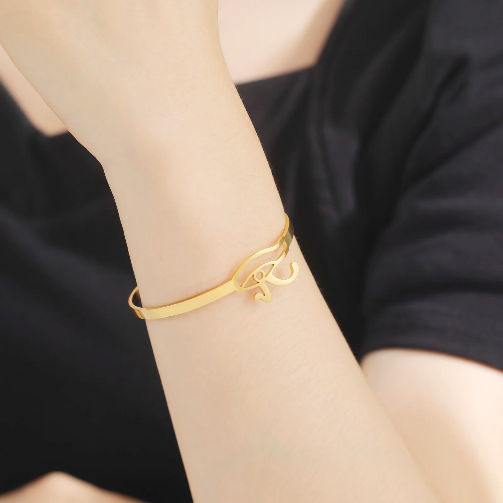 Muinaisen Egyptin rannekoru Horuksen silmällä kulta