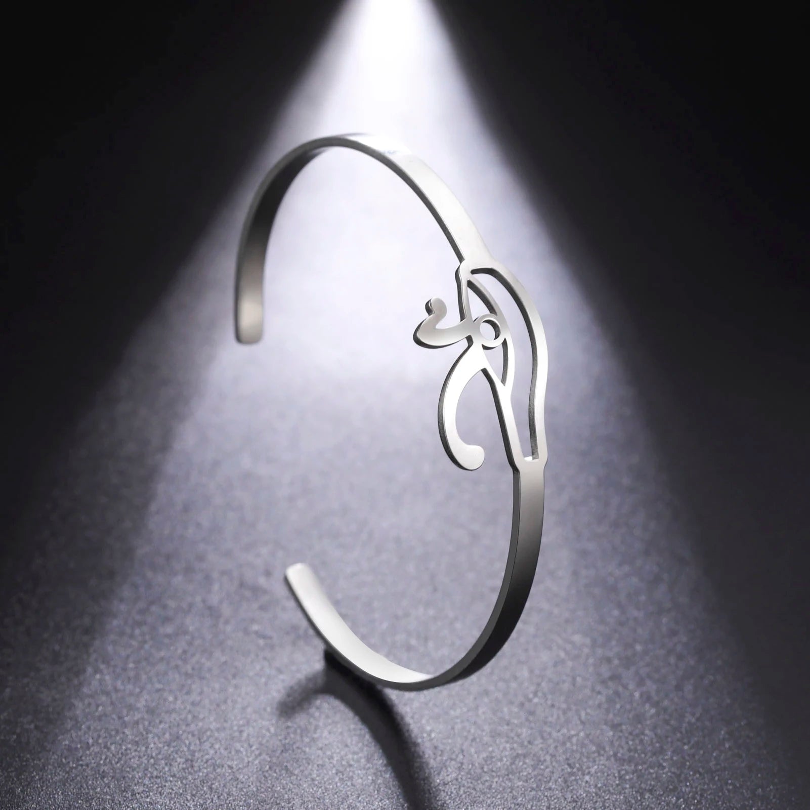 Muinaisen Egyptin rannekoru Horuksen silmällä hopea