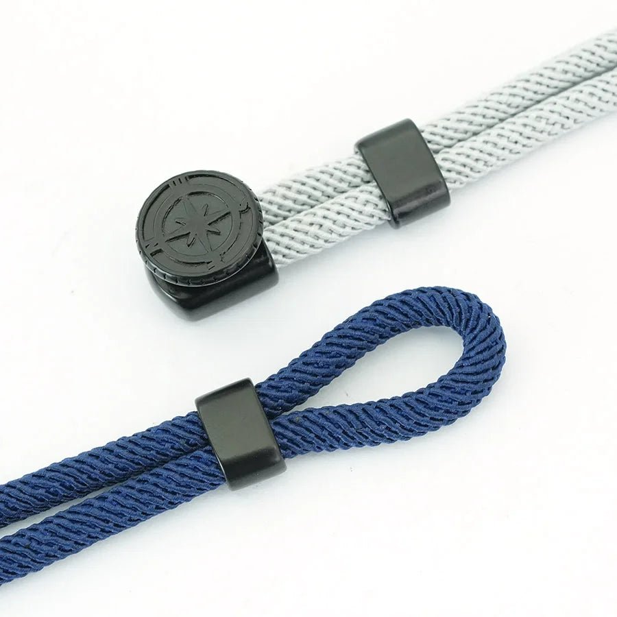 Naruranneke mustalla kompassilla ja tuuliruusulla