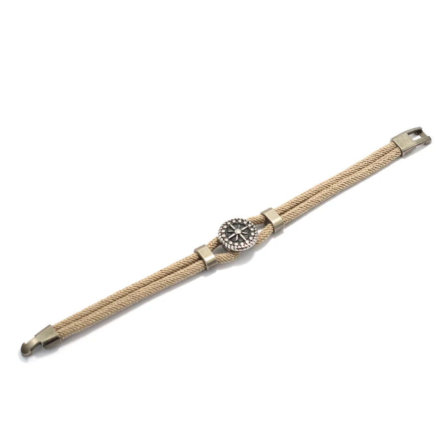 Narurannekoru beigen värisellä kompassiruusulla