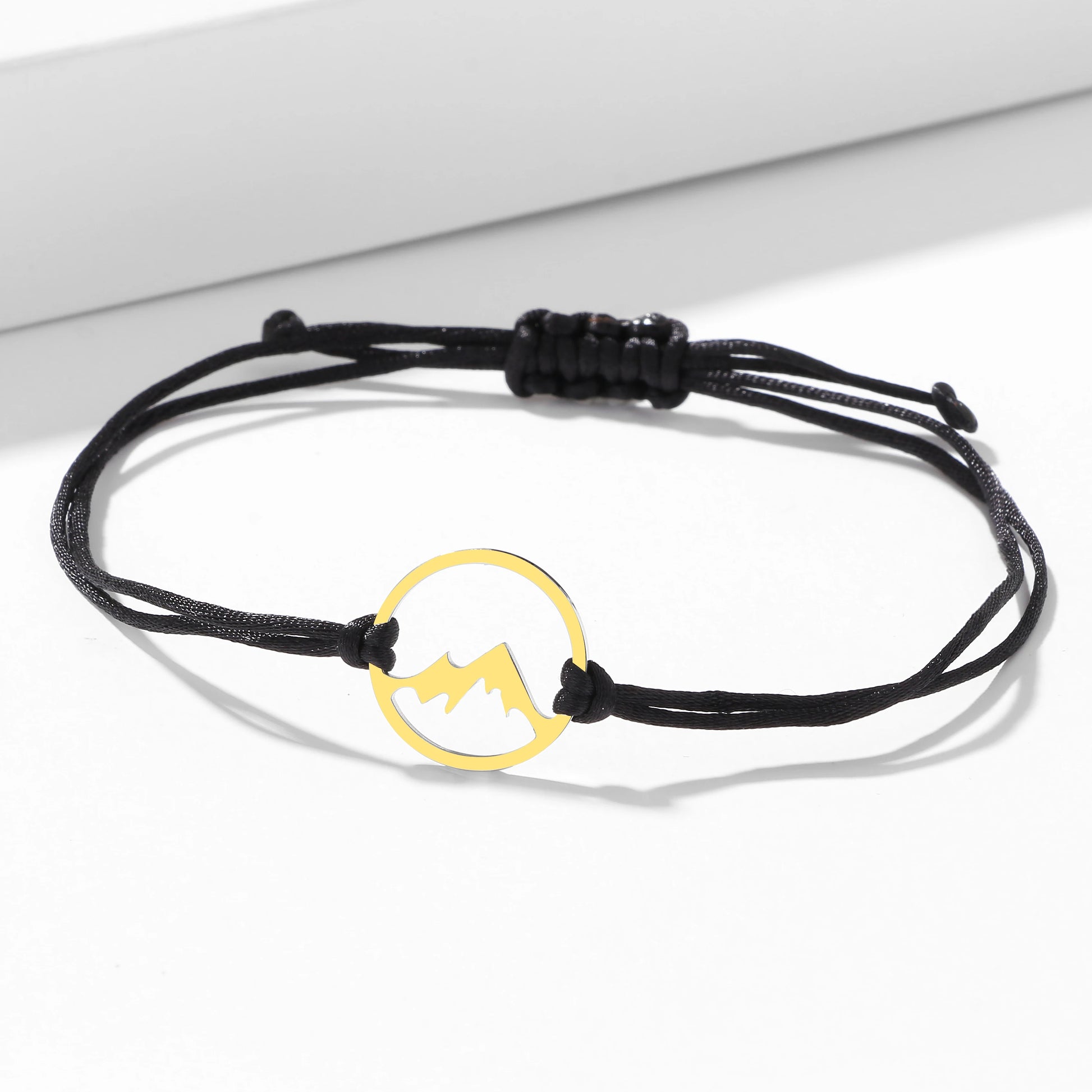 Narurannekoru, jossa on pyöreä vuoristoriipus 