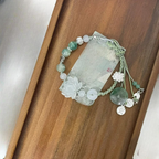 Nauharannekoru helmillä ja lootuskukalla