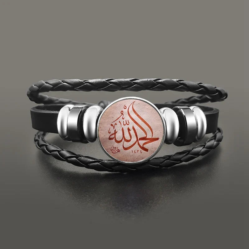 Vaaleanpunainen arabialainen muslimi Allah-nahkarannekoru