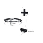 Nahkaranneke, jossa kristillinen risti