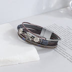 Harmaa nahkaranneke, jossa simpukka ja meritähti