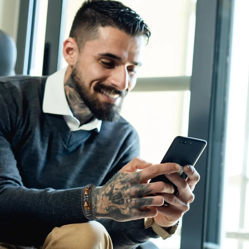 Nahkarannekoru ja tiikerinsilmäkivet