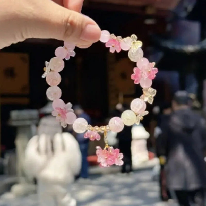 Helmikorusetti vaaleanpunaisilla kukilla