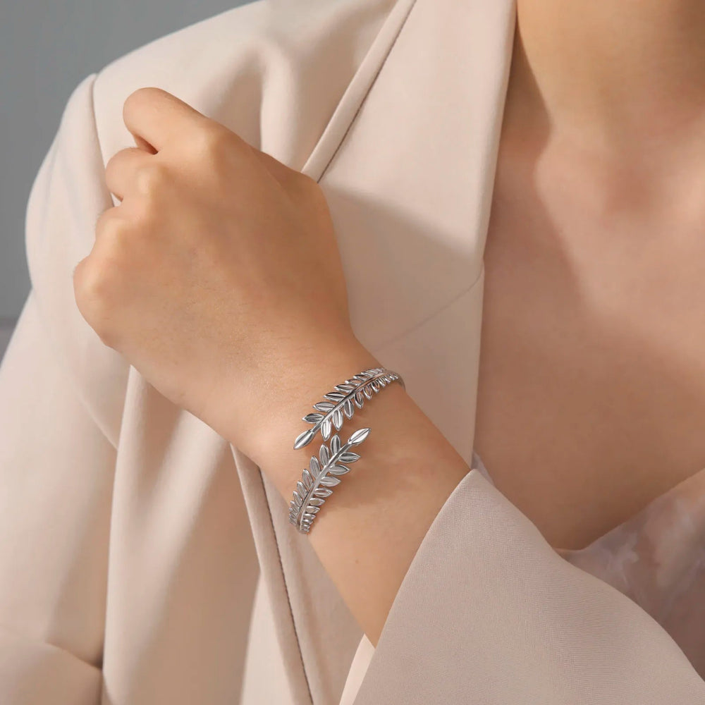 Lehtikuusirannekoru hopea