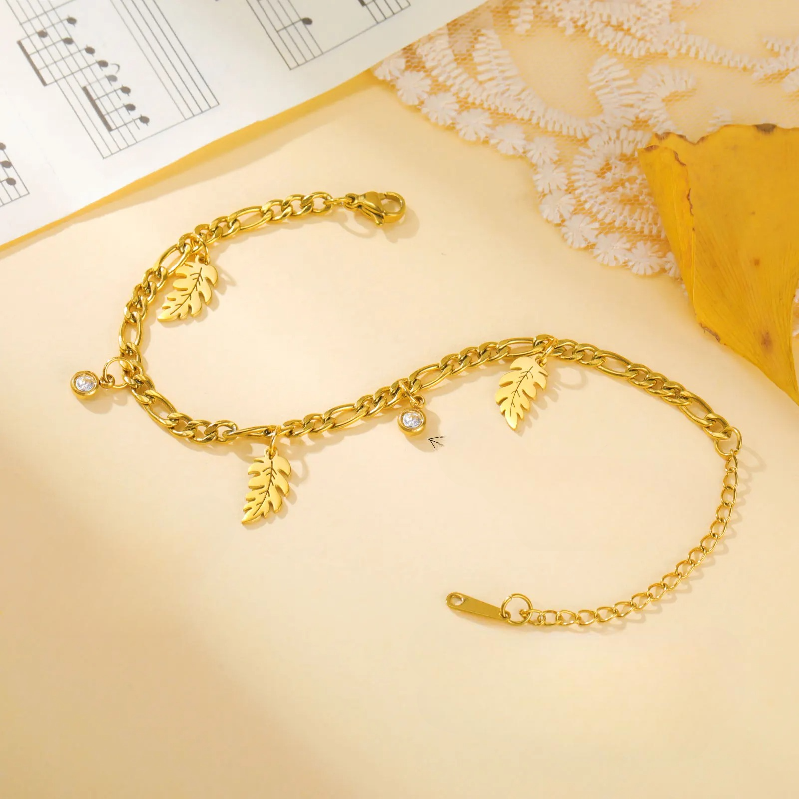 Palmulehden ja zirkonin rannekoru 