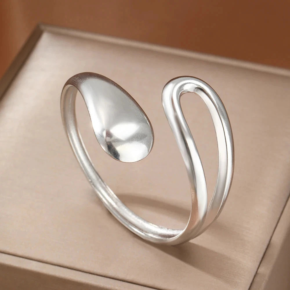 Elegantti Gourmet-rannekoru vesipisaran kanssa hopea