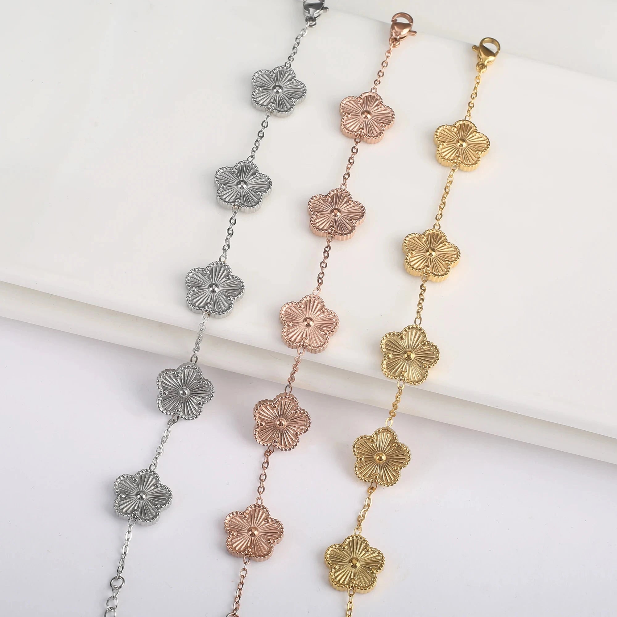 Rannekoru Gourmette 5 terälehtisillä kukilla ruusukulta