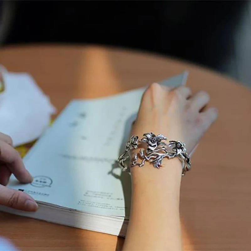 Magnoliankukkien gourmet-rannekoru