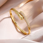 Naisten vesipisaran muotoinen zirkonirannekoru kulta