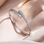 Naisten vesipisaran muotoinen zirkonirannekoru hopea