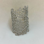 Naisille suuri korallirannekoru hopea