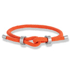Moderni punottu köysirannekoru oranssilla solmulla