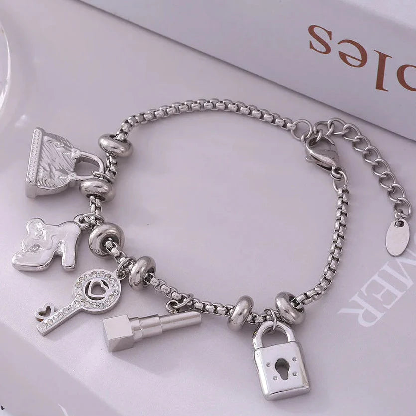 Naisten rannekoru avaimilla ja lukolla hopea