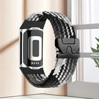 Punottu ranneke Fitbit Charge 5, Charge 6 -kelloon musta ja valkoinen