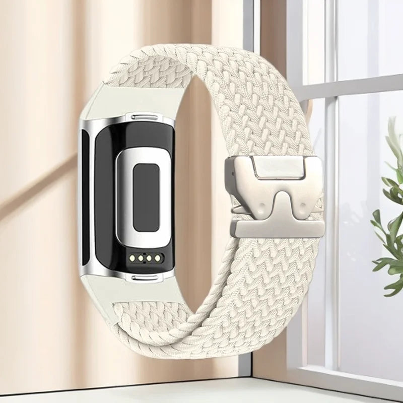Punottu ranneke Fitbit Charge 5, Charge 6 -kelloon valkoinen