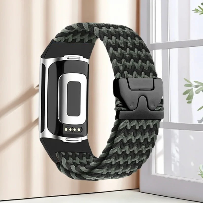 Punottu ranneke Fitbit Charge 5, Charge 6 -kelloon armeijanvihreä