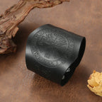 Viikinkirannekoru Vegvisir mustasta nahasta