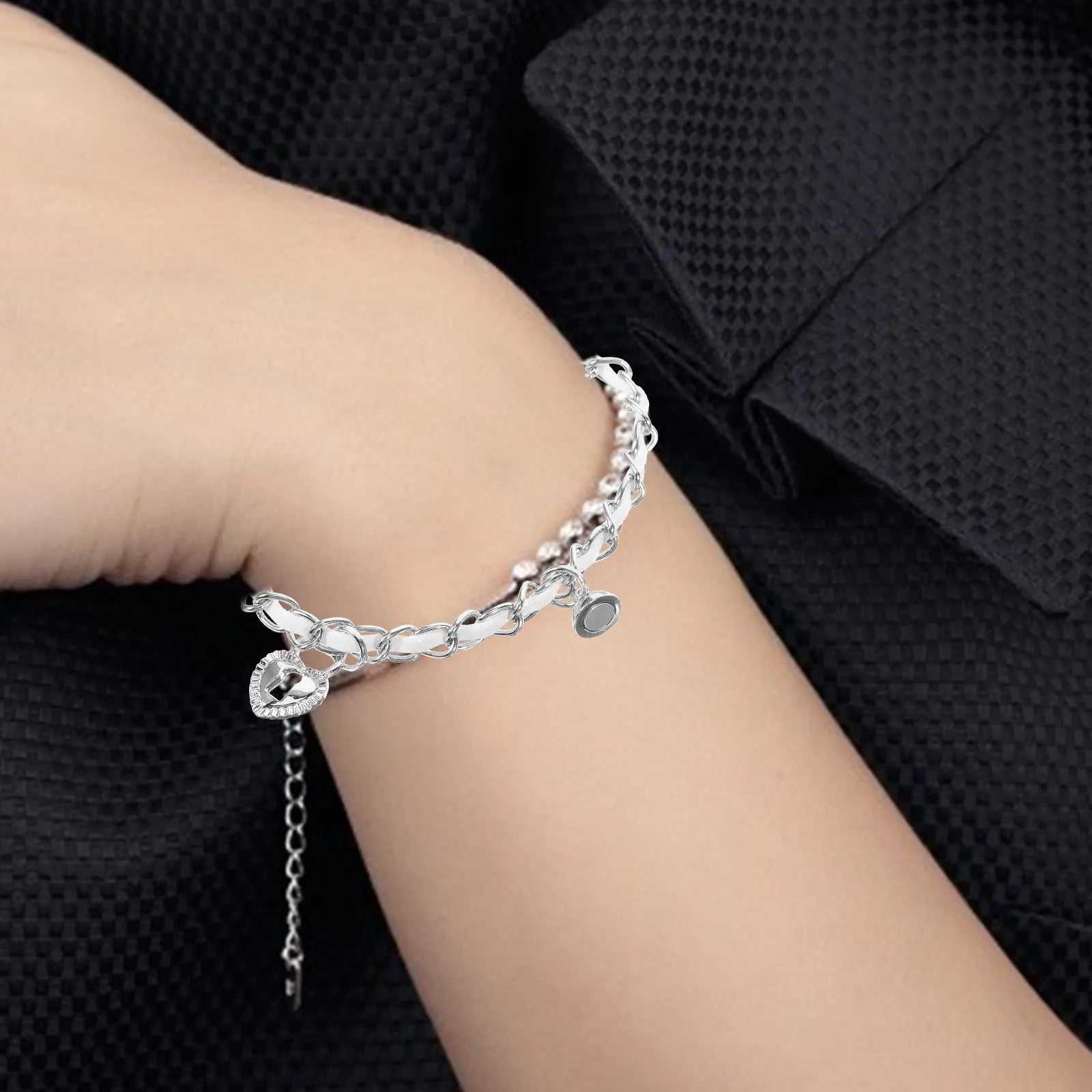 Rannekorut pariskunnalle, avain ja lukko