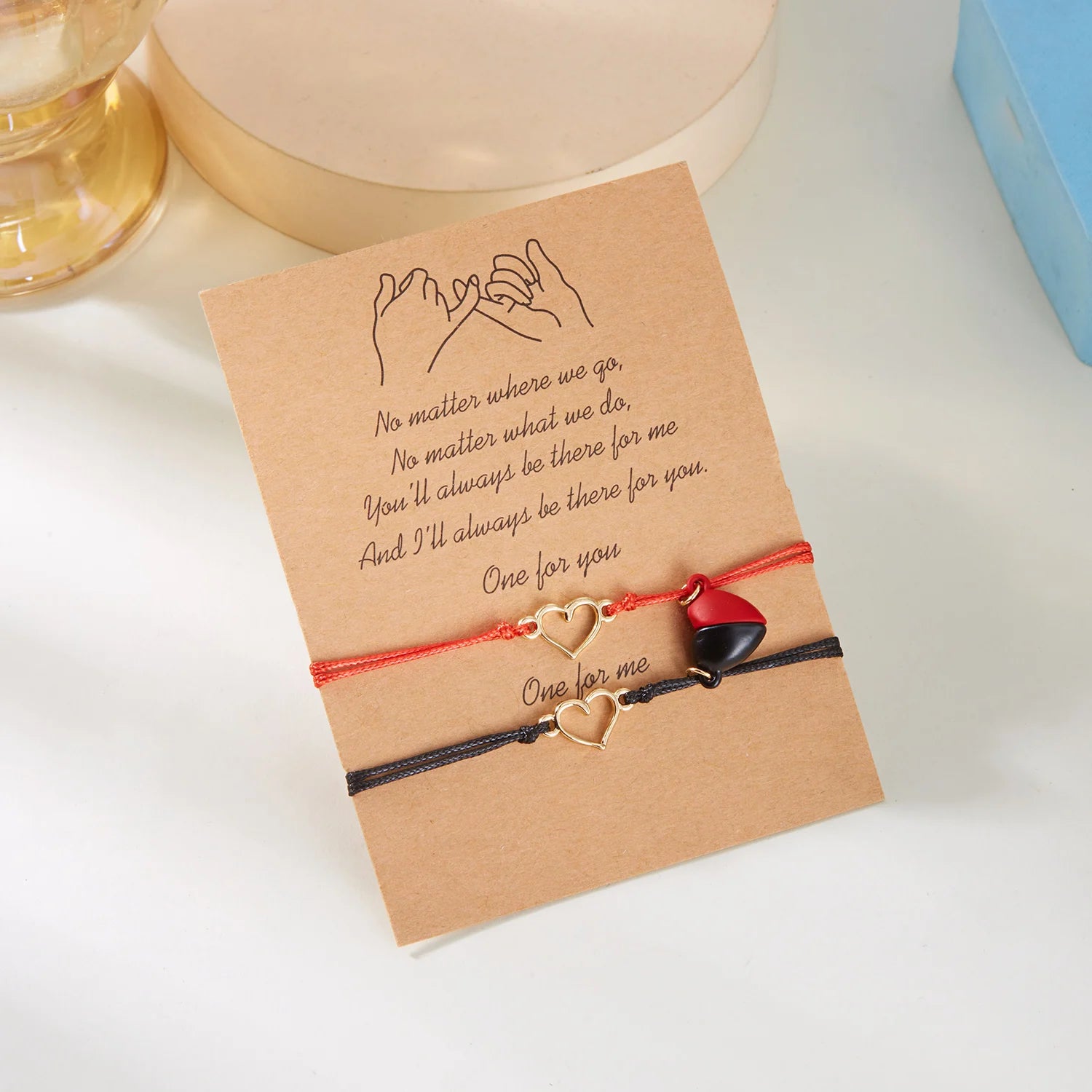 Rannekkeet pariskunnille magneettisella sydän- ja sydänkäyräkuviolla, punainen ja musta